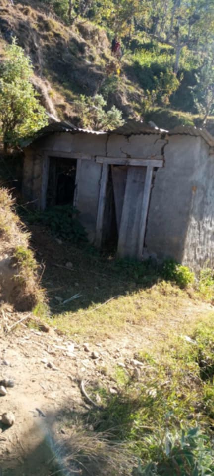 रुकुम पश्चिम, सानीभेरी–११ रानिचौरस्थित ज्ञानकुञ्ज आधारभूत विद्यालयमा शौचालय अभाव, विद्यार्थी खेत–जंगलतिर शौच गर्न बाध्य